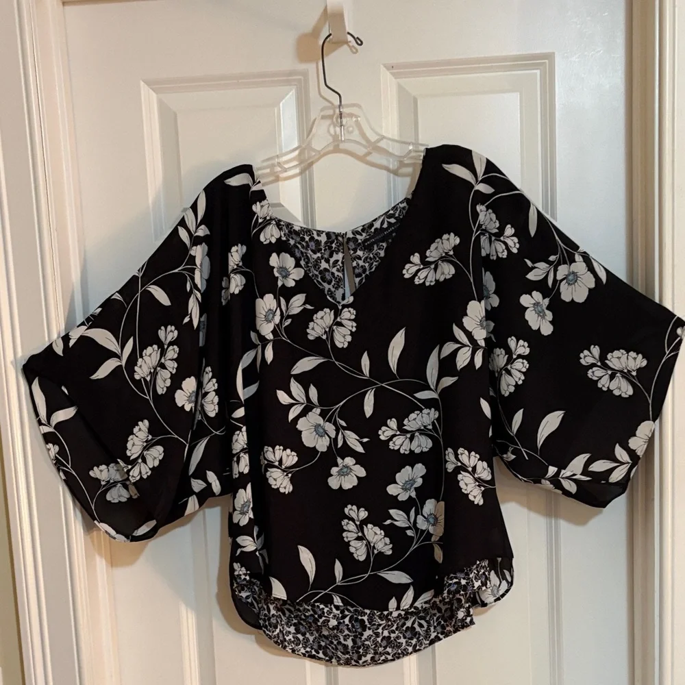 WHBM Kimono Style Top. Black w/Floral Print. Sz M. Excellent condition! - Picture 1 of 7